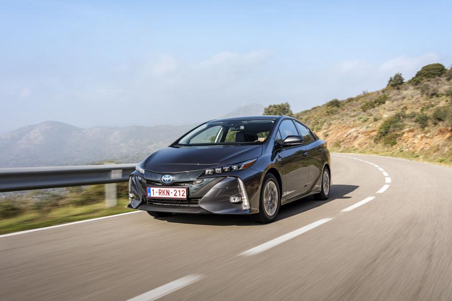  Toyota Prius Plug-in Hybrid 2016 года  (фото 144 из 187)